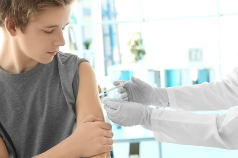 Meningite adolescenti, perchè vaccinarsi